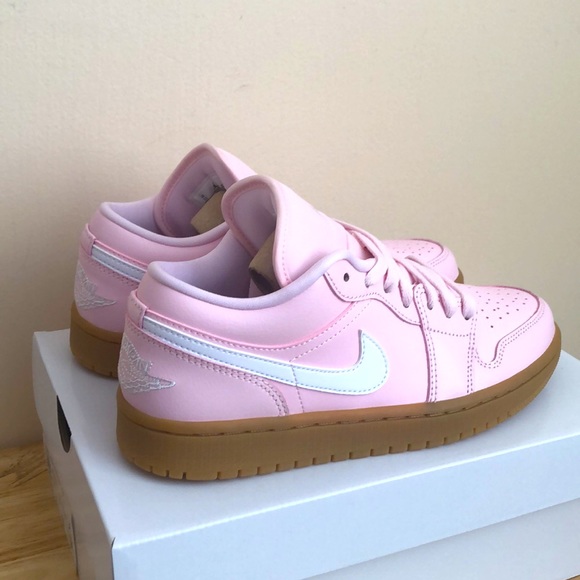 💖💖NIKE AIR JORDAN 1 LOW SNEAKERS💖💖 - Picture 2 of 9
